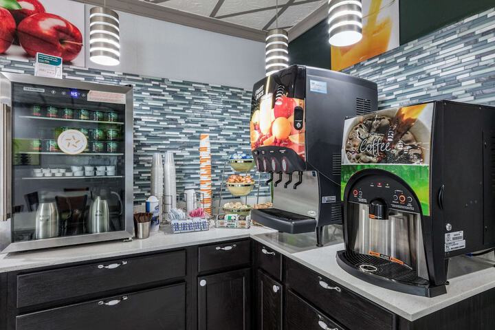 Breakfast/Coffee Service 22 of 40