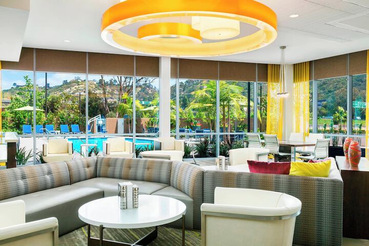 Lobby lounge