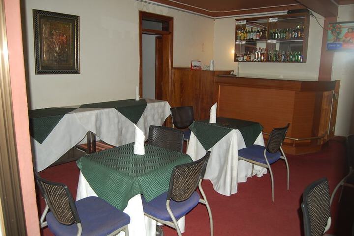 Dining 2 of 10