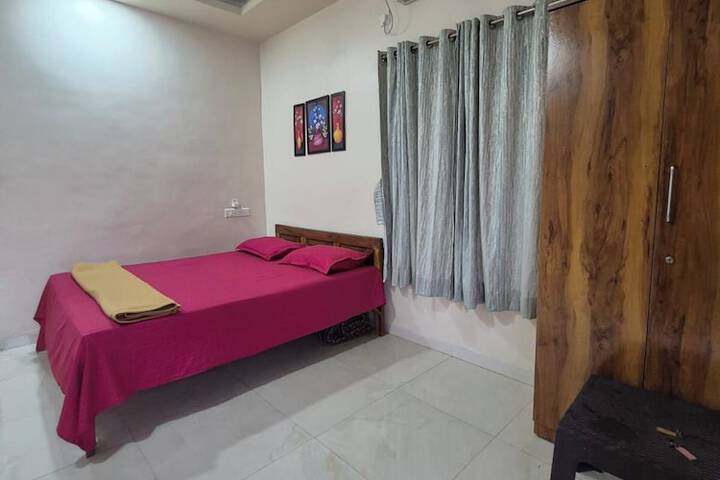 Room 5 of 11