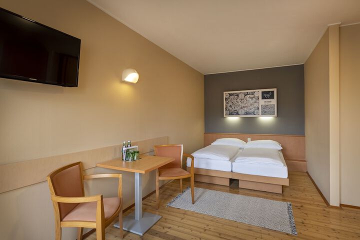 Room 5 of 34