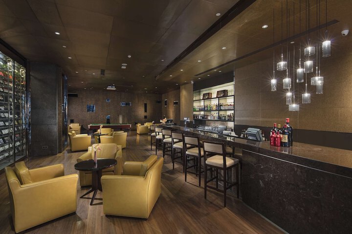 Lounge 95 of 133