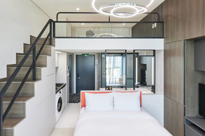 Room 30 of 51