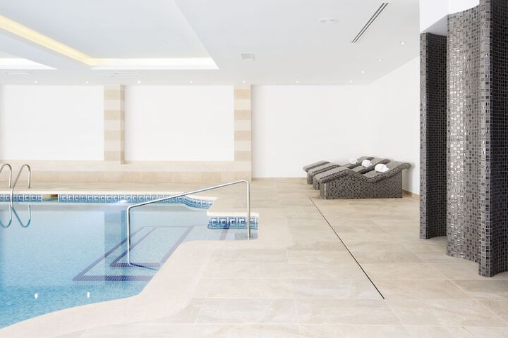 Pool Hotel