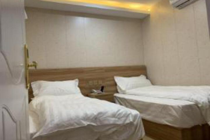 Room 4 of 5