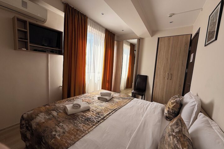 Room 25 of 86