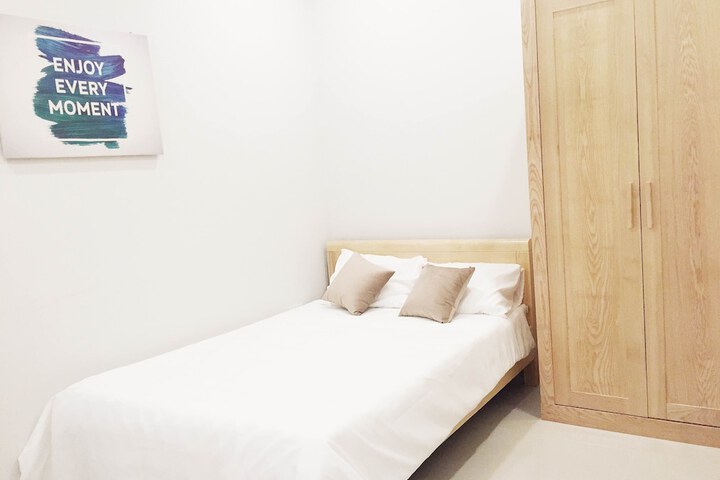 Room 8 of 35