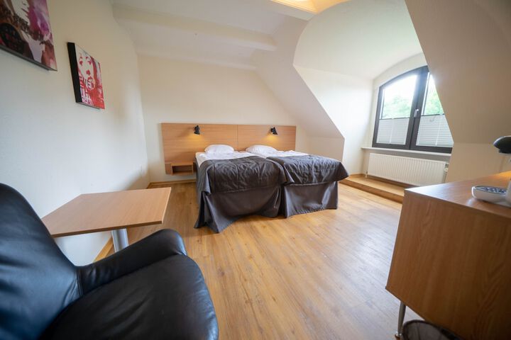 Room 6 of 30