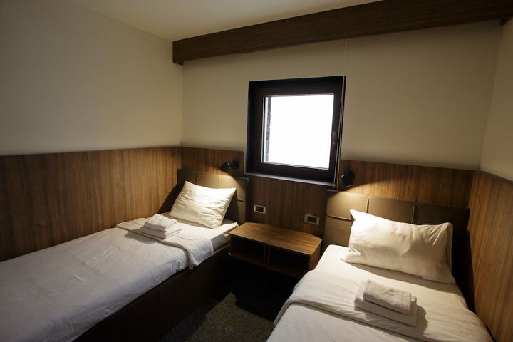 Room 15 of 62