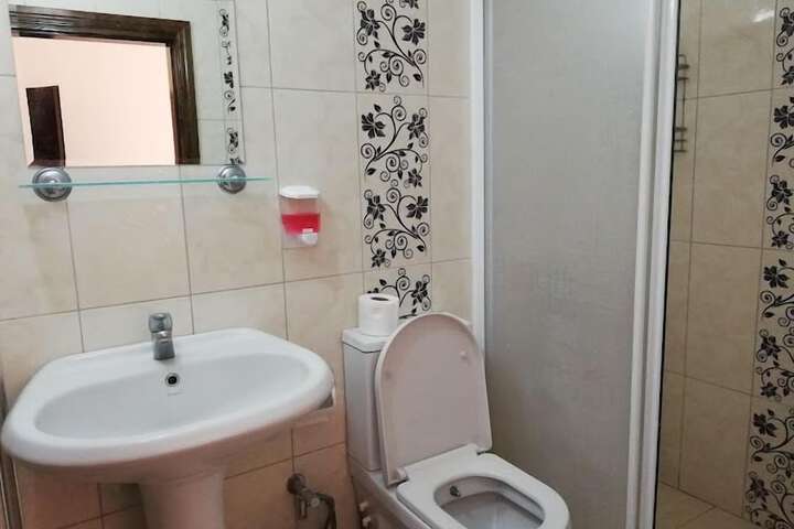 Room 4 of 13