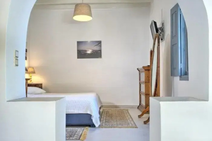 Room 6 of 9