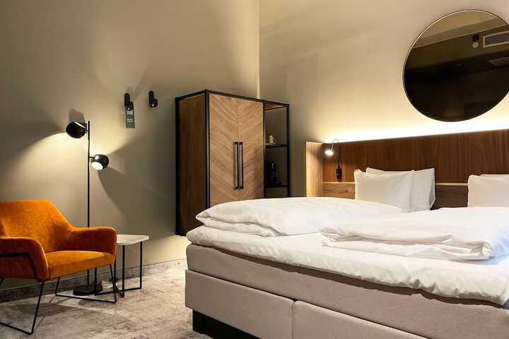 Room 4 of 87