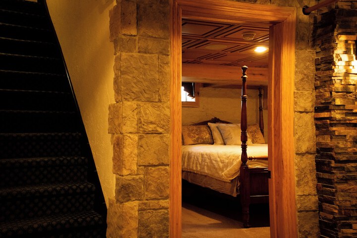 Room 36 of 76