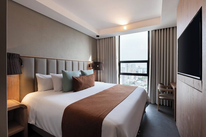 Room 3 of 64