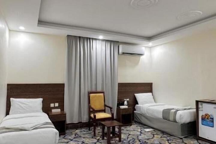 Room 14 of 18