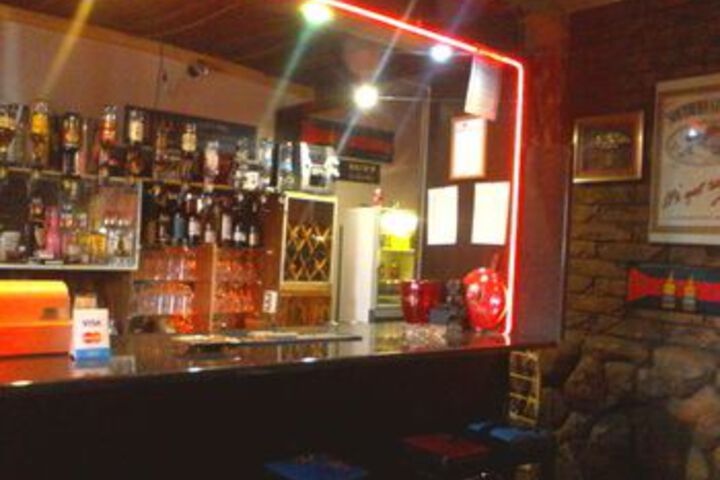 Lounge 4 of 6