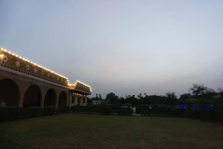 Hotel Exterior 22 of 22