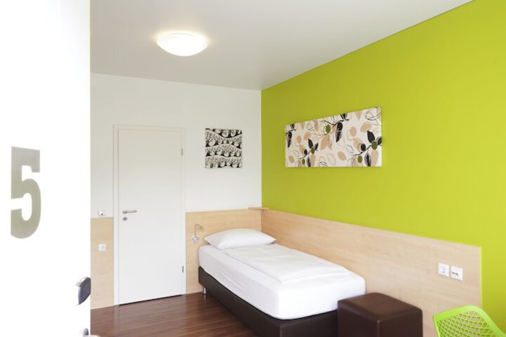 Room 4 of 36
