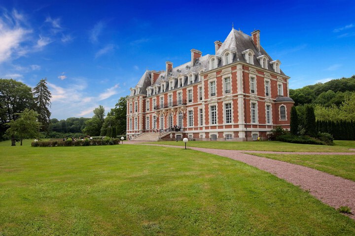 Hero Image 1 of 61