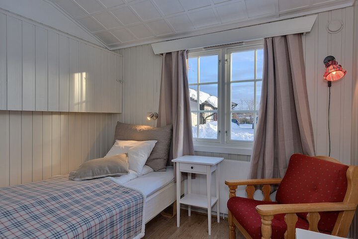 Room 6 of 63