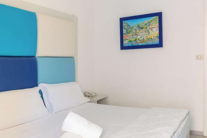 Room 21 of 49