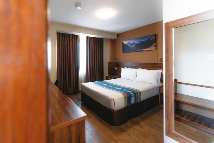 Room 2 of 10