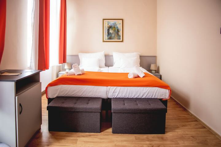 Room 10 of 38