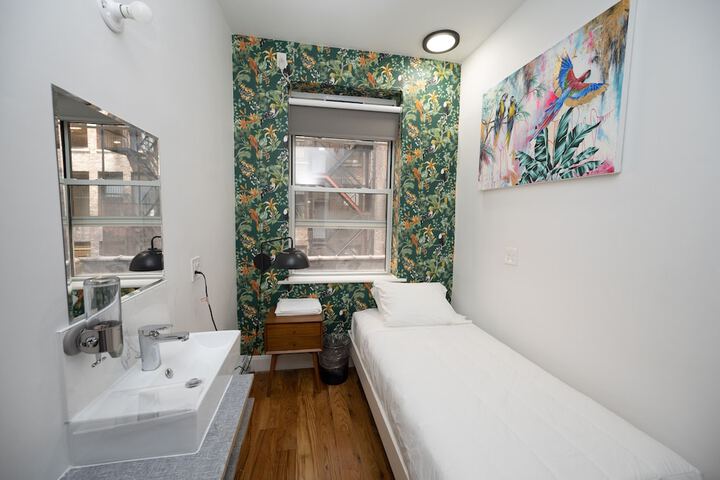 Room 18 of 46
