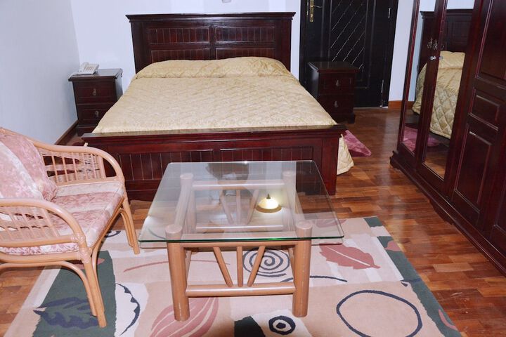 Room 5 of 91