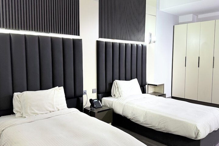 Room 10 of 73