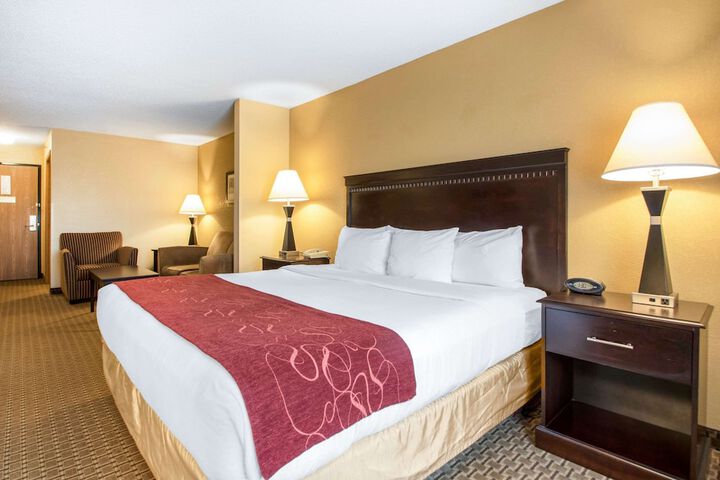 1 King Bed Suite (34 of 37)