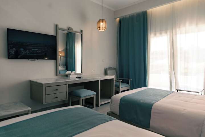 Room 26 of 140