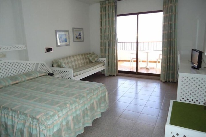 Room 9 of 34
