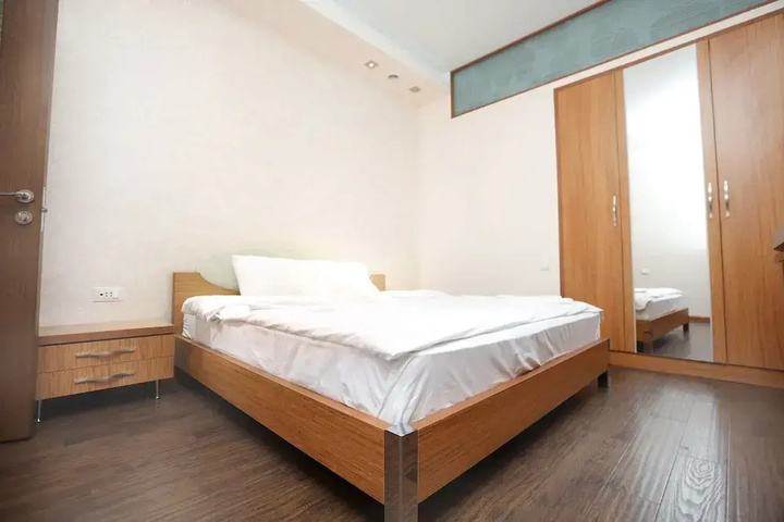 Room 4 of 15