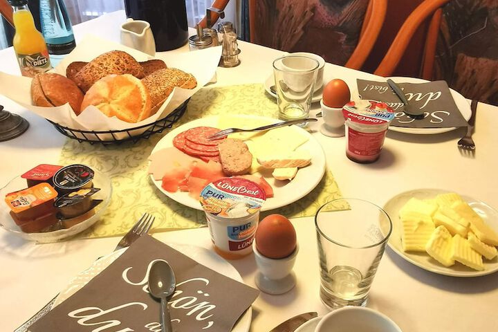 Breakfast/Coffee Service 45 of 52