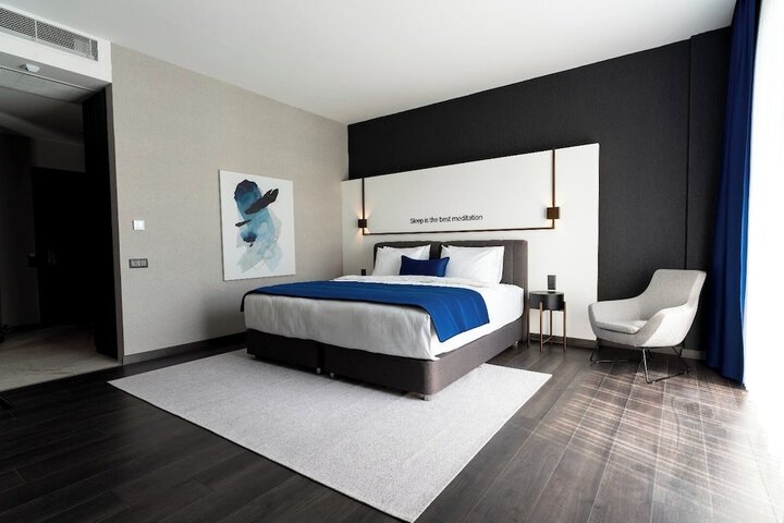 Room 17 of 46
