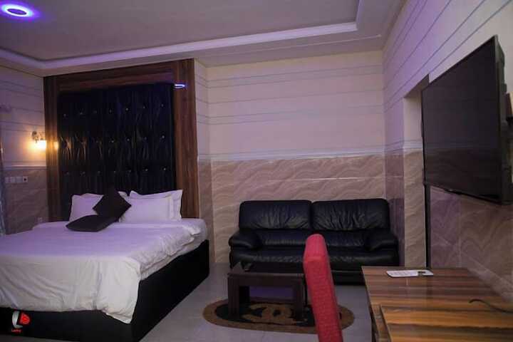 Room 22 of 76