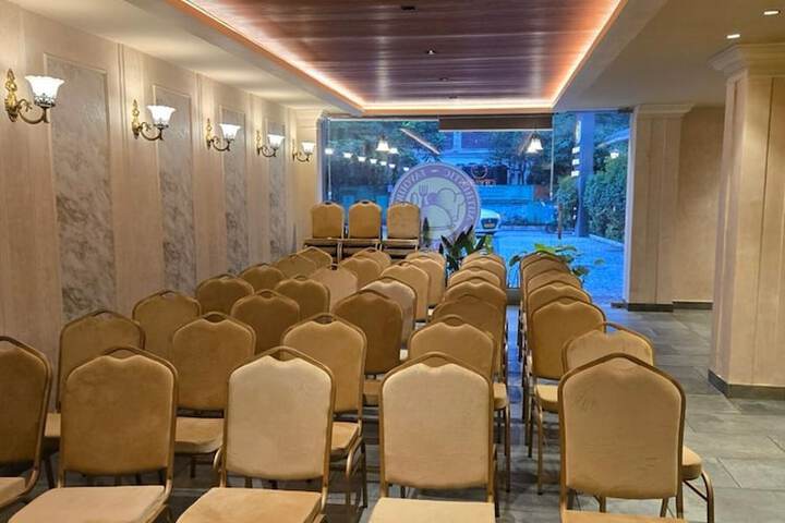 Ballroom/Hall 18 of 20