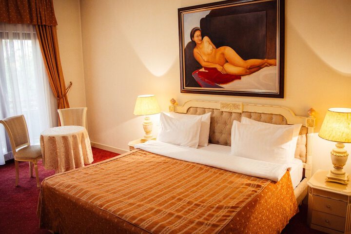 Room 6 of 54