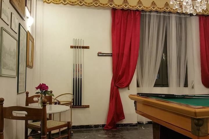 Room 9 of 12