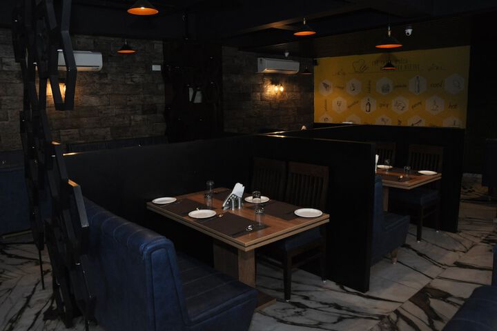 Dining 13 of 16