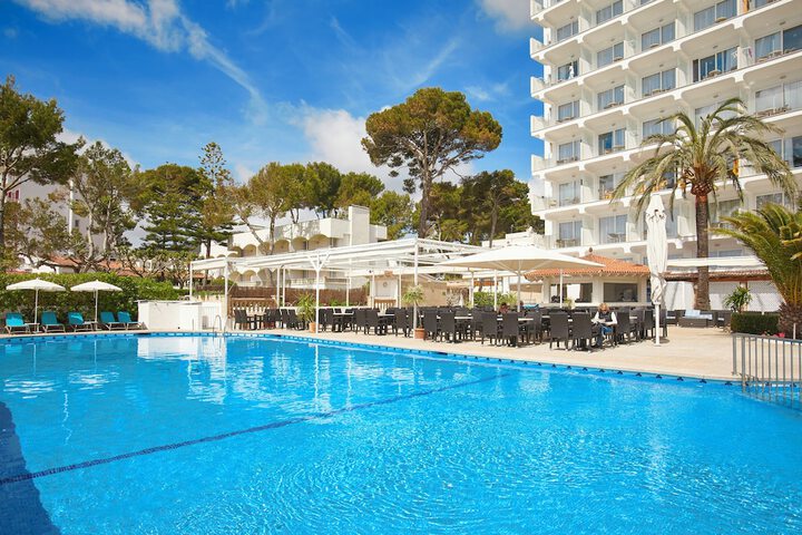 Hotel with Pool