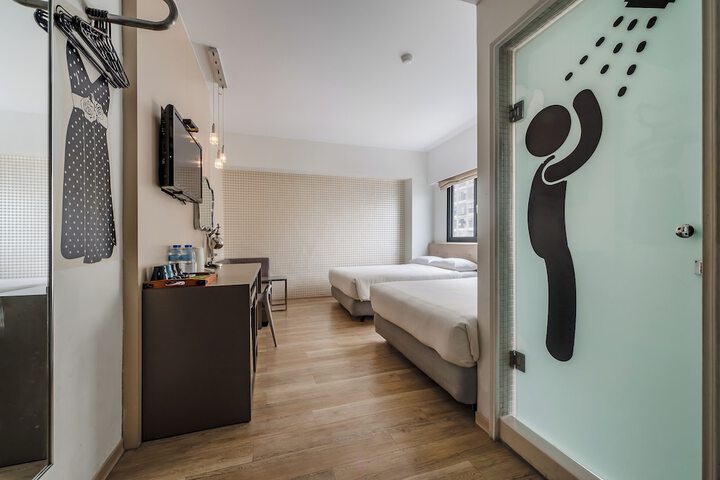 Room 33 of 93