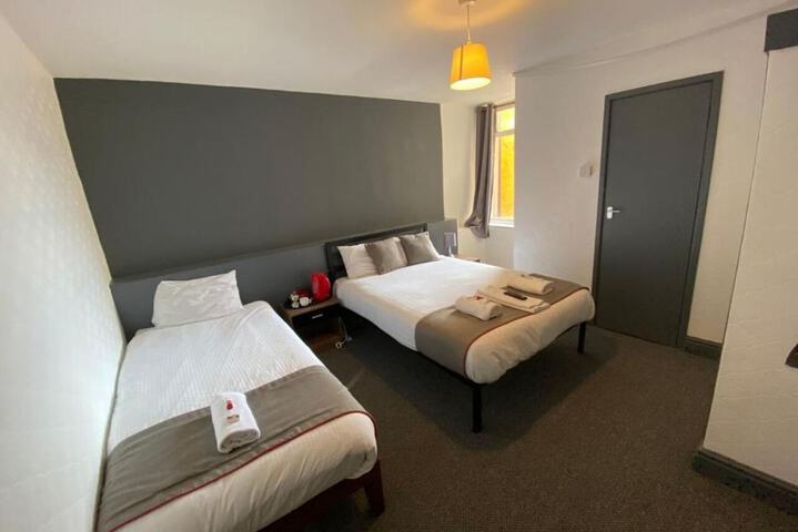 Room 12 of 35