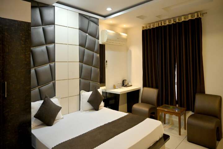 Room 10 of 37