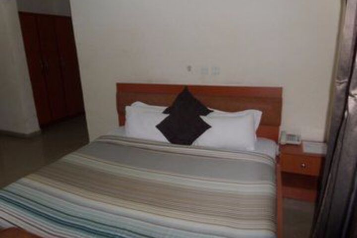 Room 21 of 43