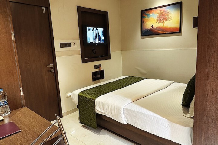 Room 6 of 41
