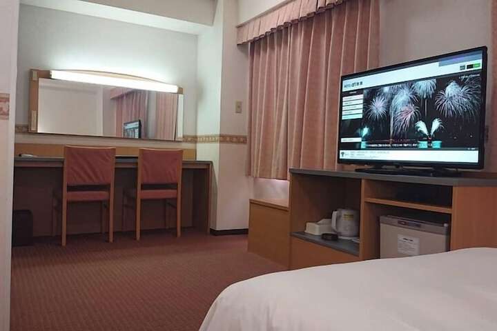 Room 2 of 6