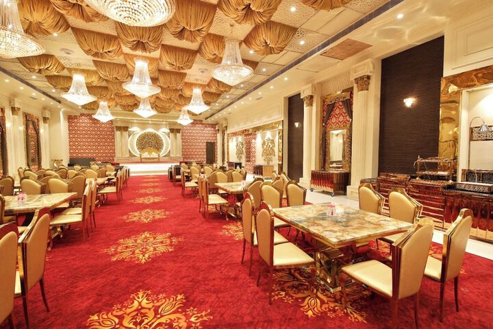 Ballroom/Hall 49 of 82