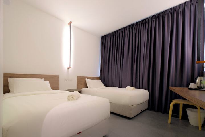 Room 11 of 38